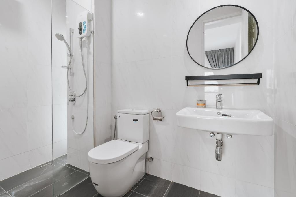 Nowhere 2Br & 2Bath Apartment With Balcony @ Reizz Residences Kuala Lumpur Esterno foto
