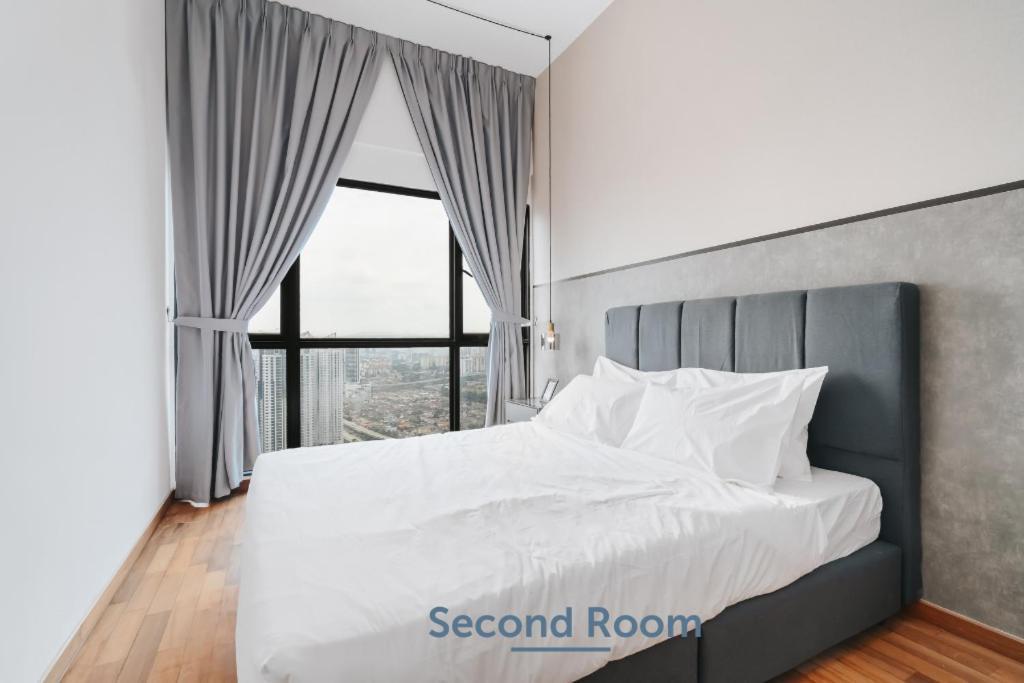 Nowhere 2Br & 2Bath Apartment With Balcony @ Reizz Residences Kuala Lumpur Esterno foto